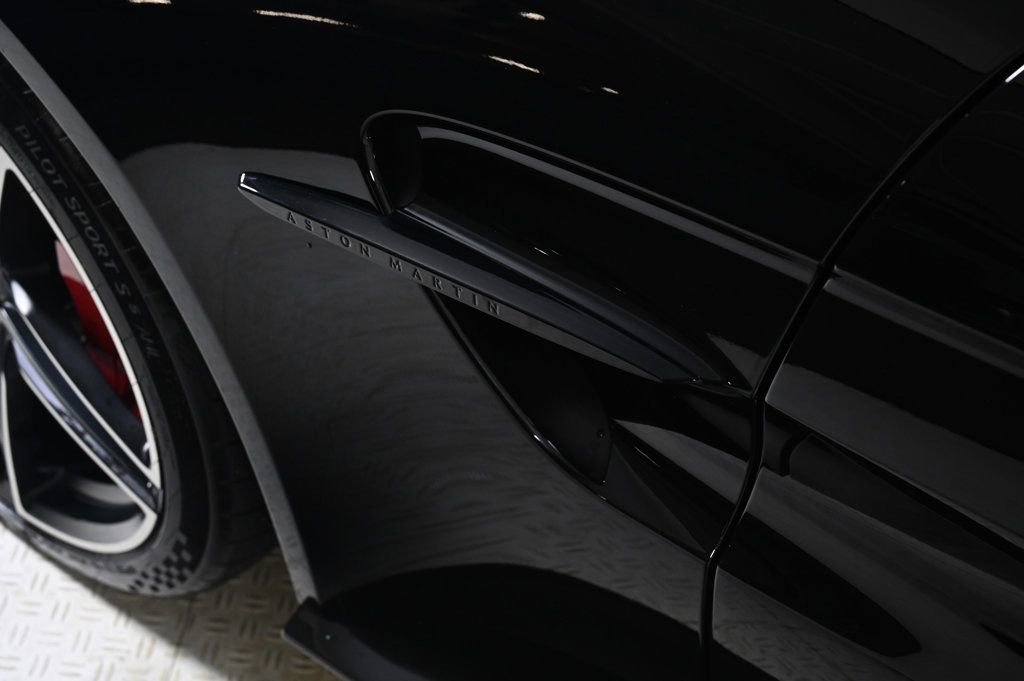 Used 2025 Aston Martin V8 Vantage Coupe image 10