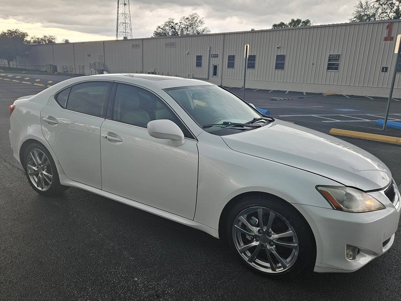Used 2007 Lexus IS 250 w/ Preferred Accessory Pkg RWD image 1