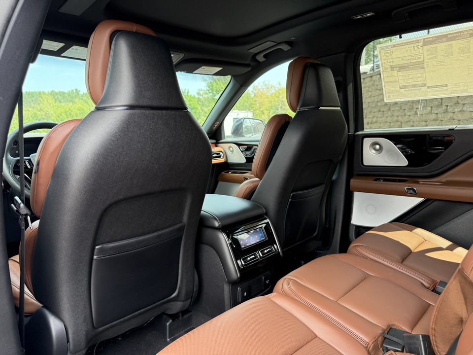 New 2024 Lincoln Aviator Reserve w/ Equipment Group 201A RWD image 30