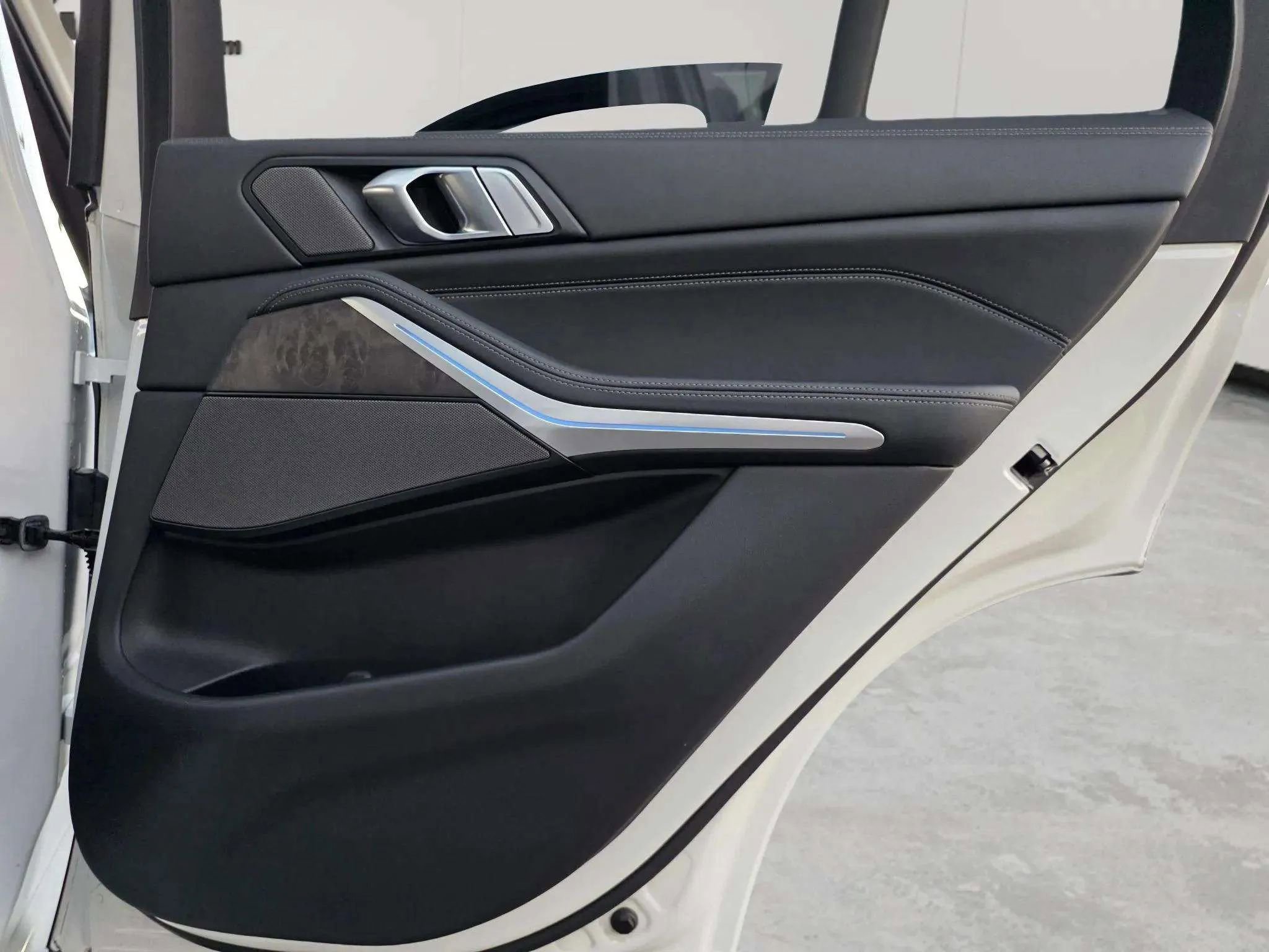 Used 2024 BMW X5 sDrive40i w/ M Sport Package image 66