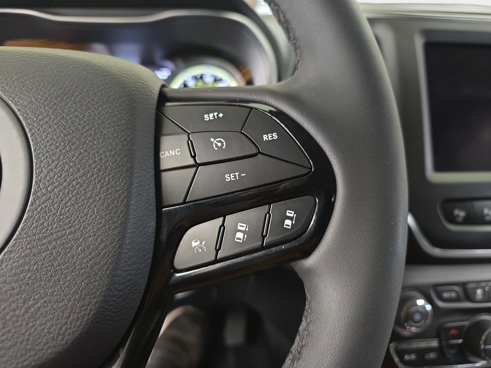 Used 2023 Jeep Cherokee Altitude Lux image 20