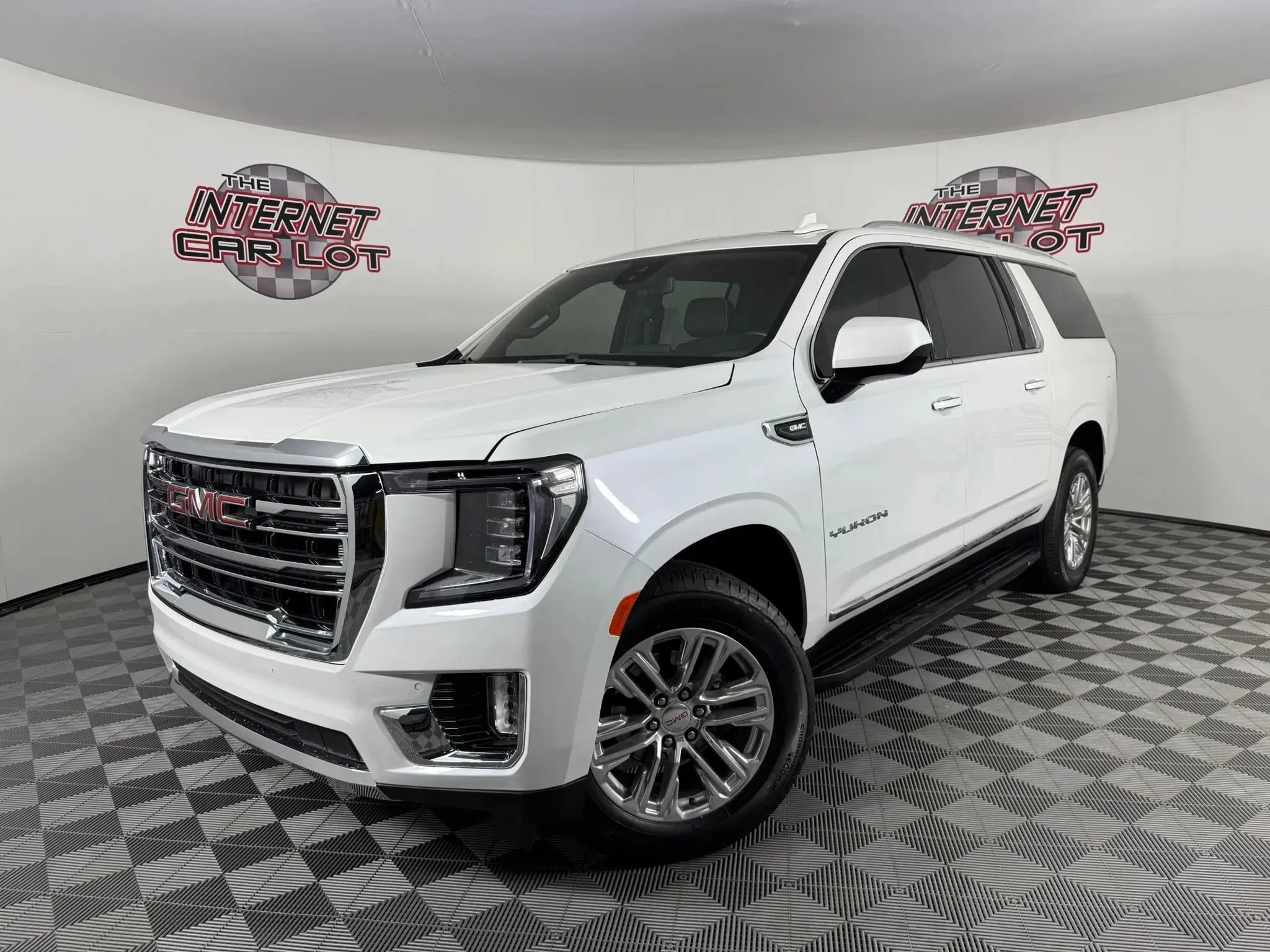 Used 2023 GMC Yukon XL SLT AWD/4WD image 1