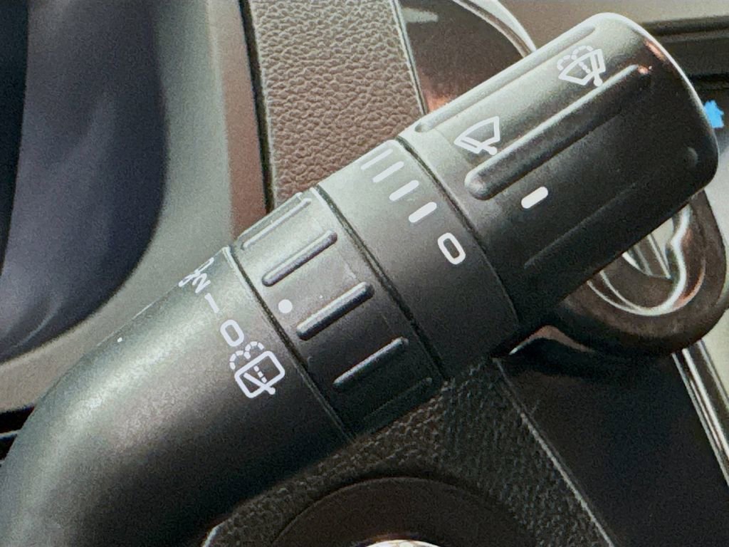 Used 2018 Ford Explorer XLT w/ Equipment Group 201A FWD image 14