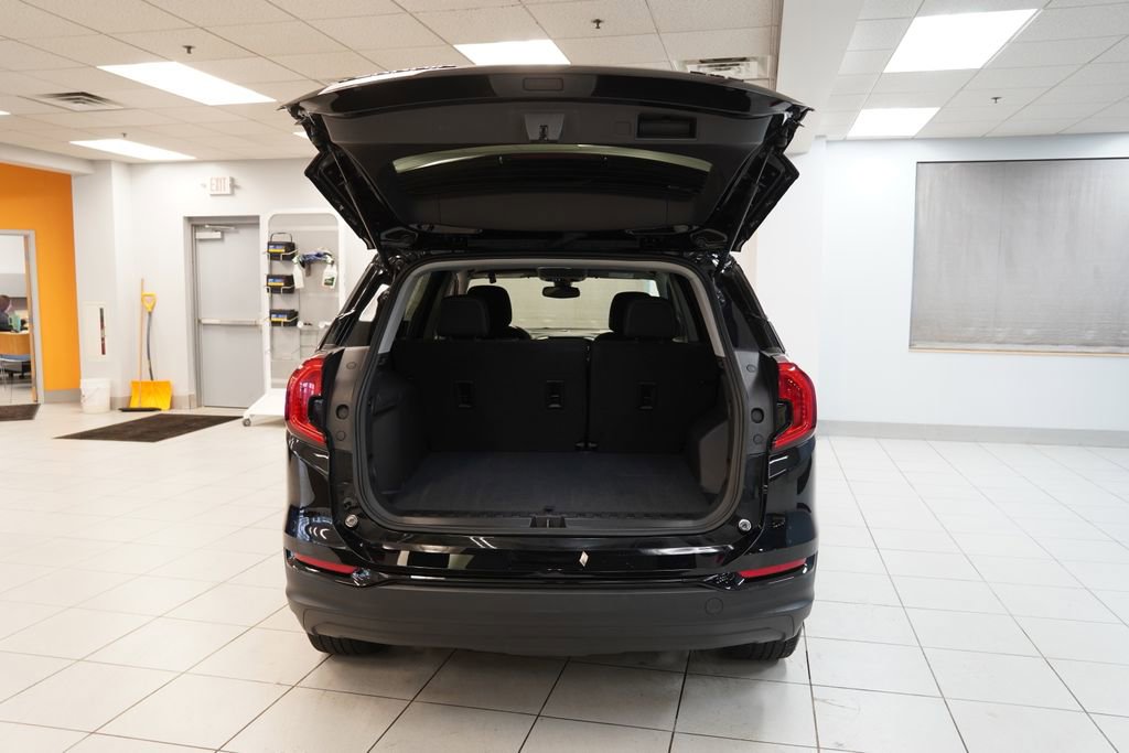 Used 2024 GMC Terrain SLE w/ Driver Convenience Package AWD/4WD image 9