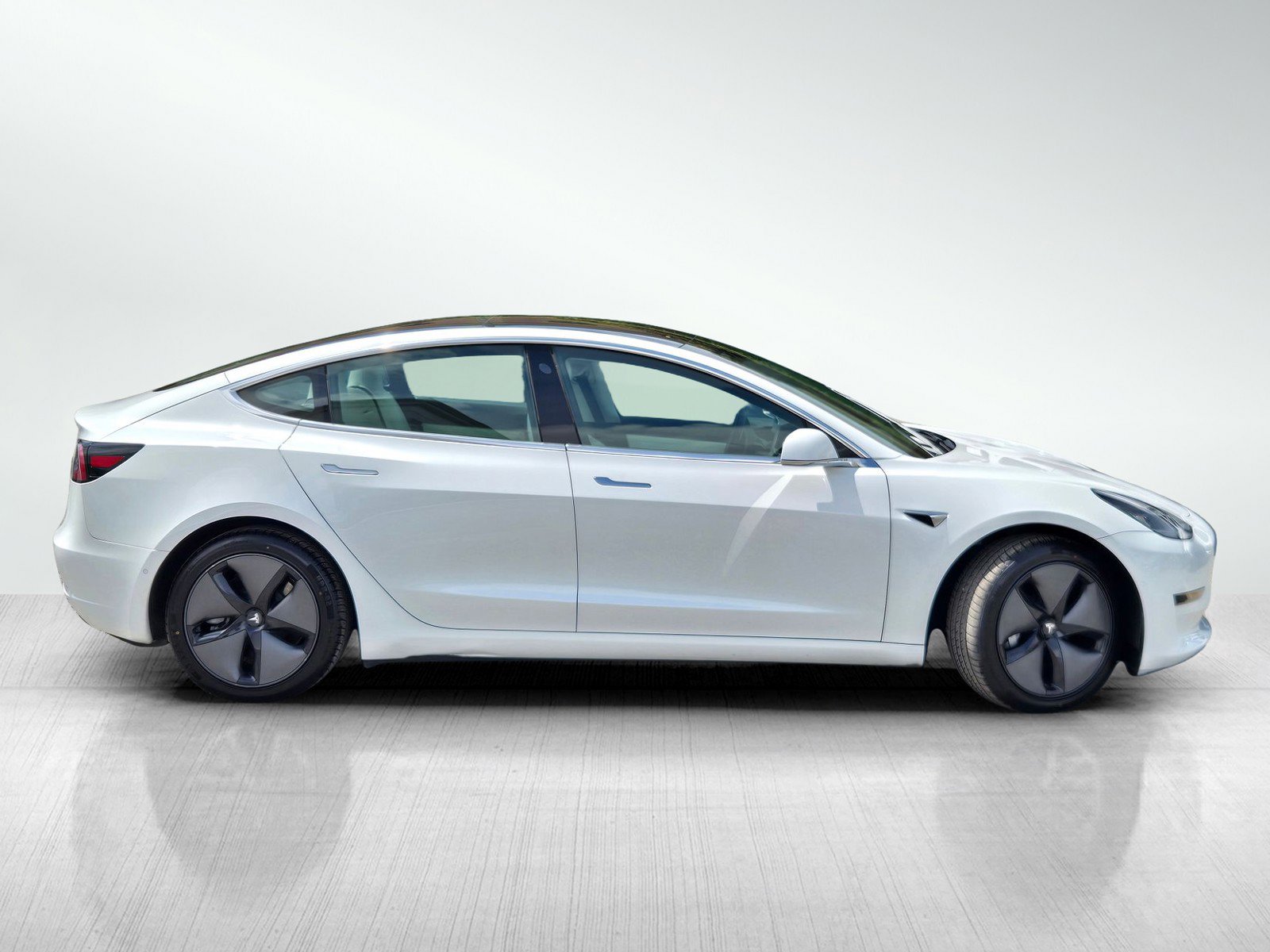 Used 2018 Tesla Model 3 Long Range RWD image 3