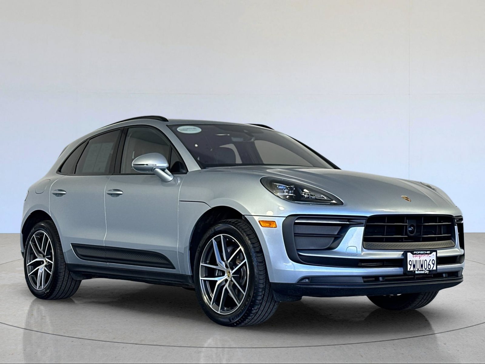 Certified 2026 Porsche Macan AWD/4WD image 10