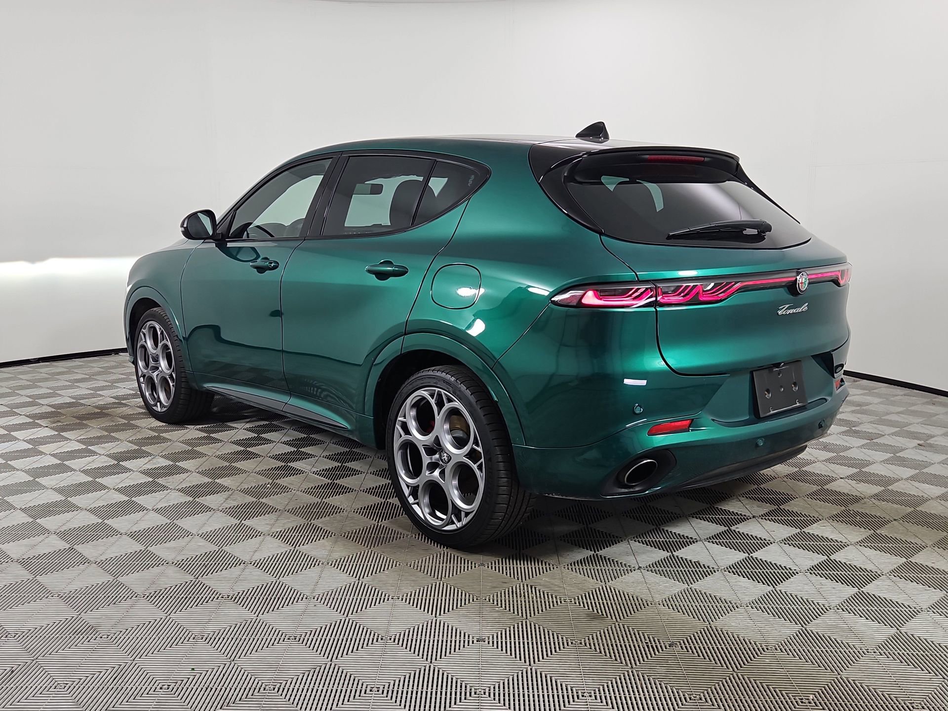 Used 2025 Alfa Romeo Tonale Tributo Italiano AWD/4WD image 5