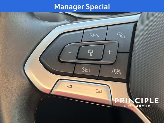 New 2025 Volkswagen Taos SE FWD image 17