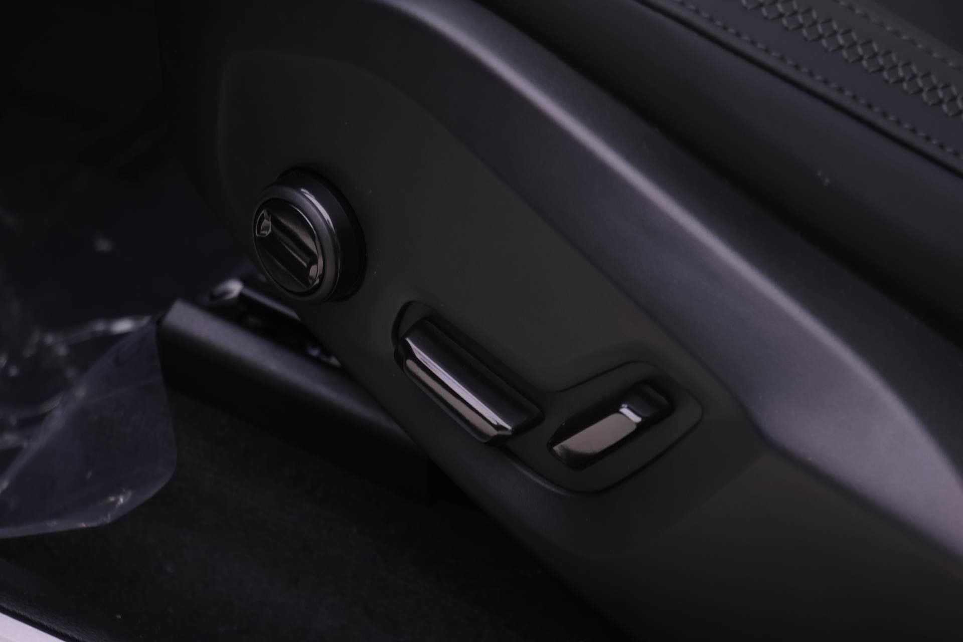 New 2026 Volvo XC60 T8 Plus w/ Protection Package Premier image 14