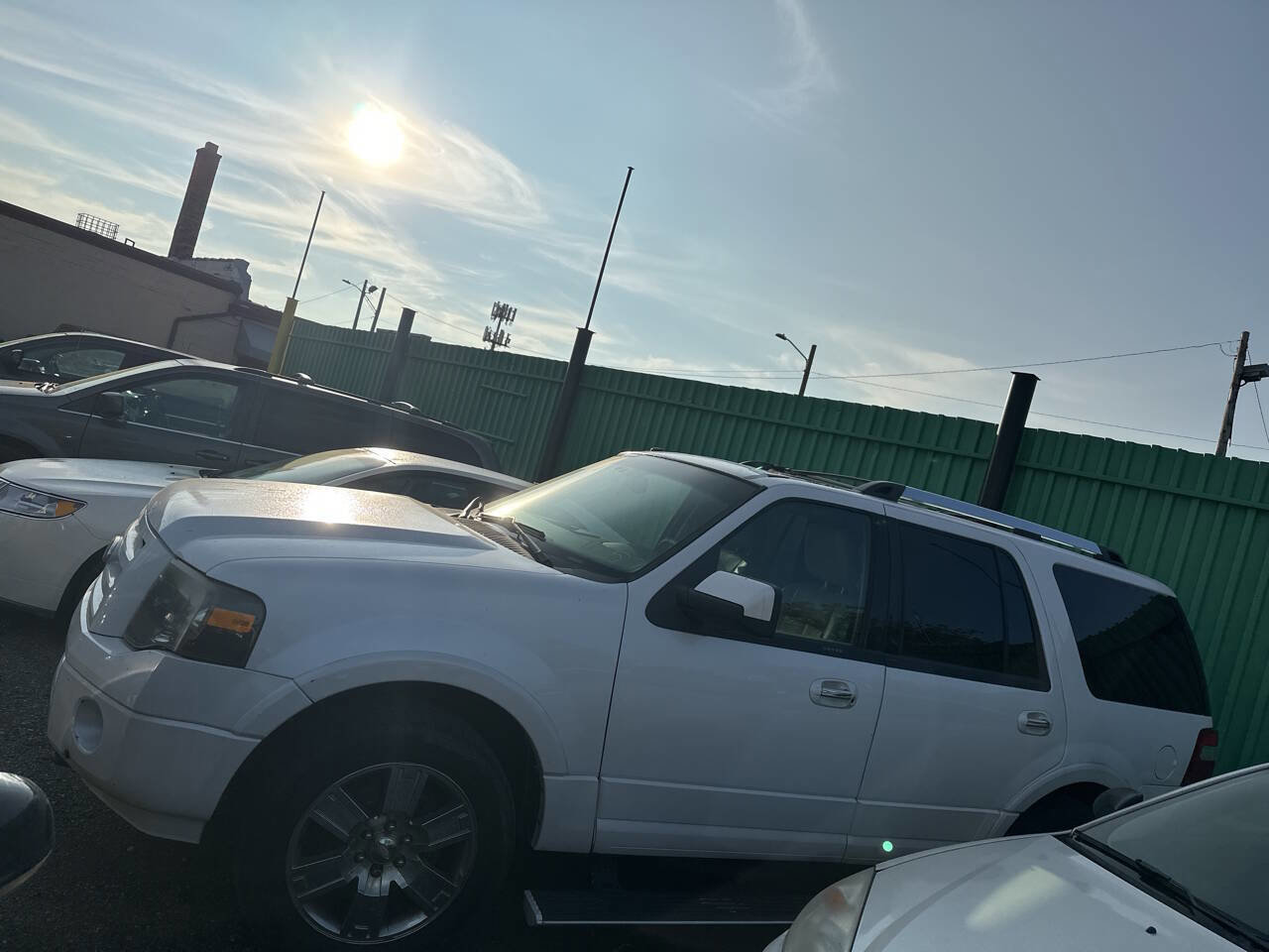 Used 2010 Ford Expedition Limited image 3