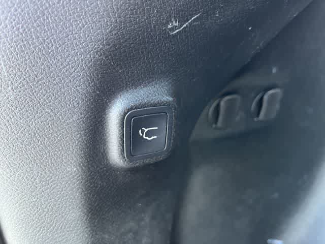 Certified 2019 Jeep Cherokee Limited AWD/4WD image 30