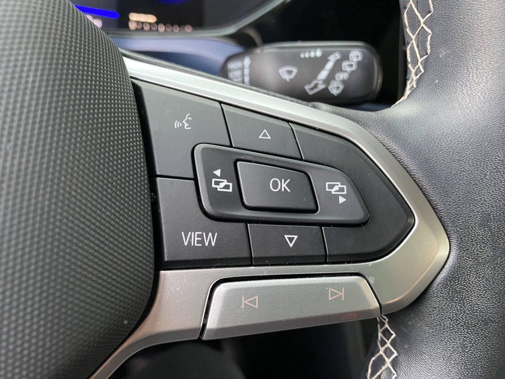 Used 2022 Volkswagen Taos SE w/ Panoramic Sunroof Package image 29