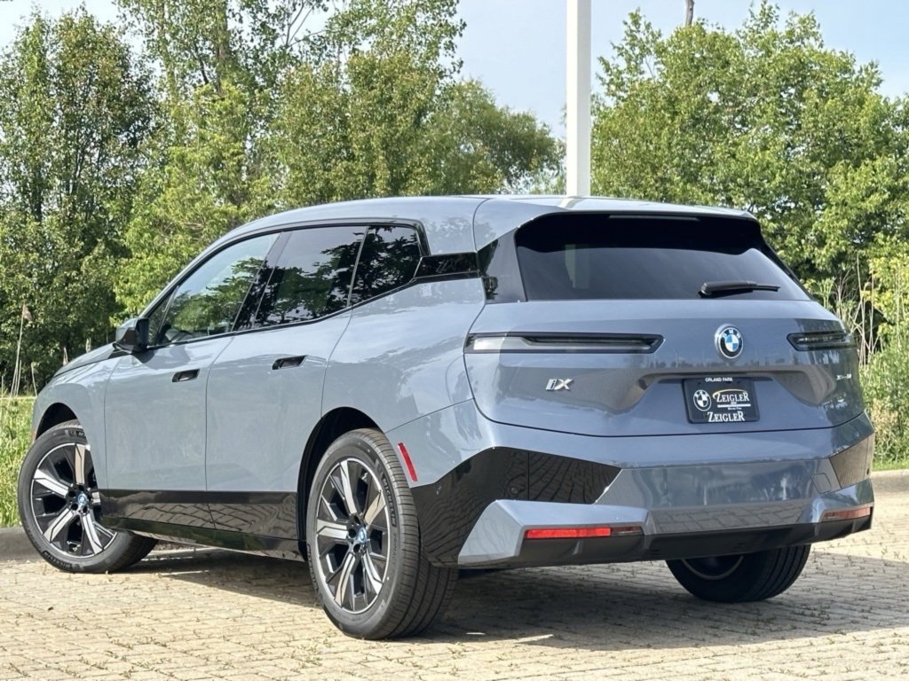 Used 2025 BMW iX xDrive50 w/ Sport Package image 6