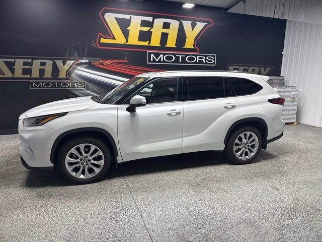 Used 2022 Toyota Highlander Limited AWD/4WD image 2