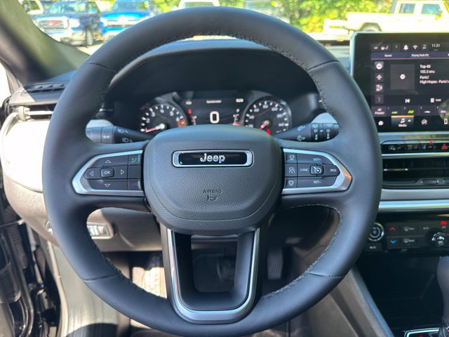 Used 2025 Jeep Compass Limited AWD/4WD image 16