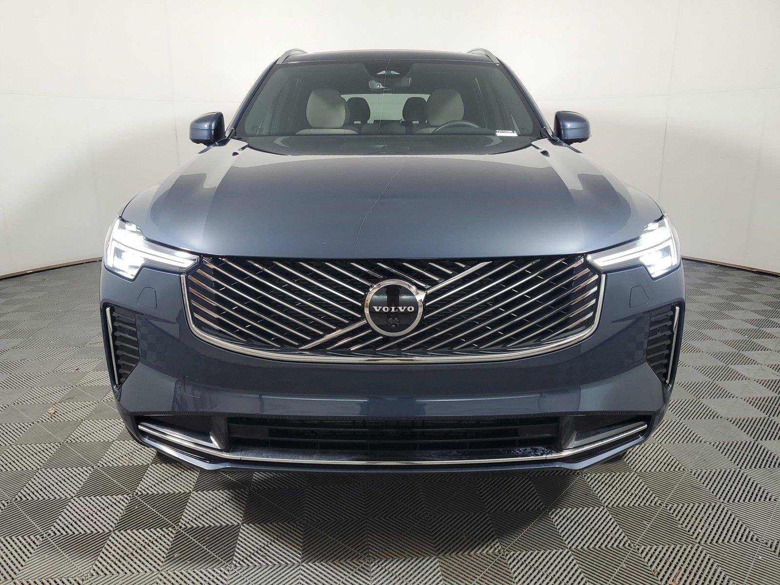 Certified 2026 Volvo XC90 B6 Plus w/ Protection Package Premier AWD/4WD image 2
