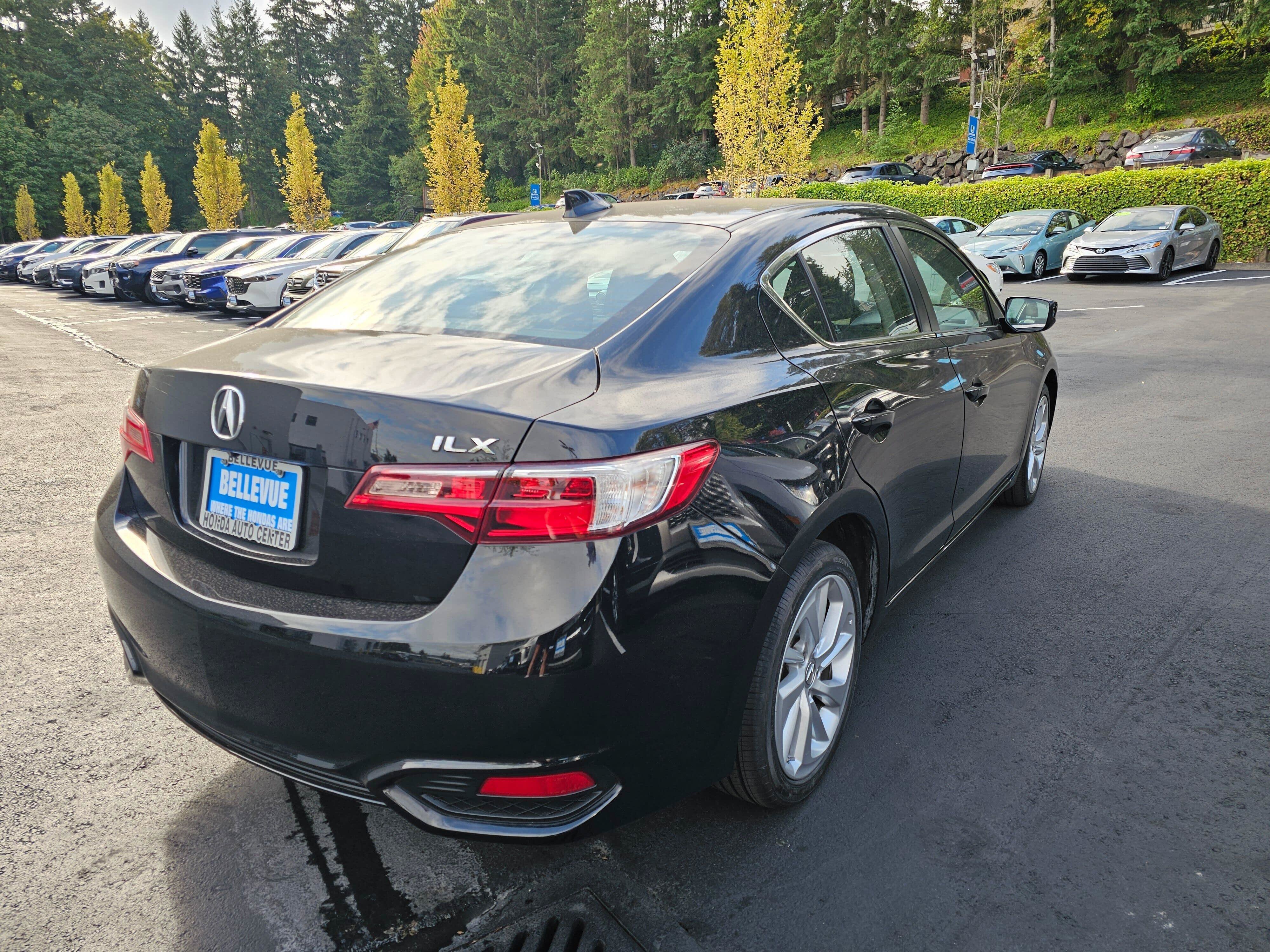 Used 2017 Acura ILX FWD image 7