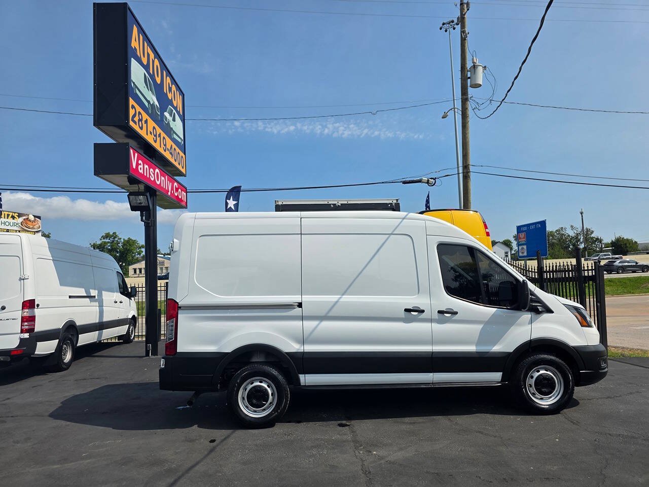 Used 2023 Ford Transit 250 Medium Roof w/ Load Area Protection Package RWD image 3