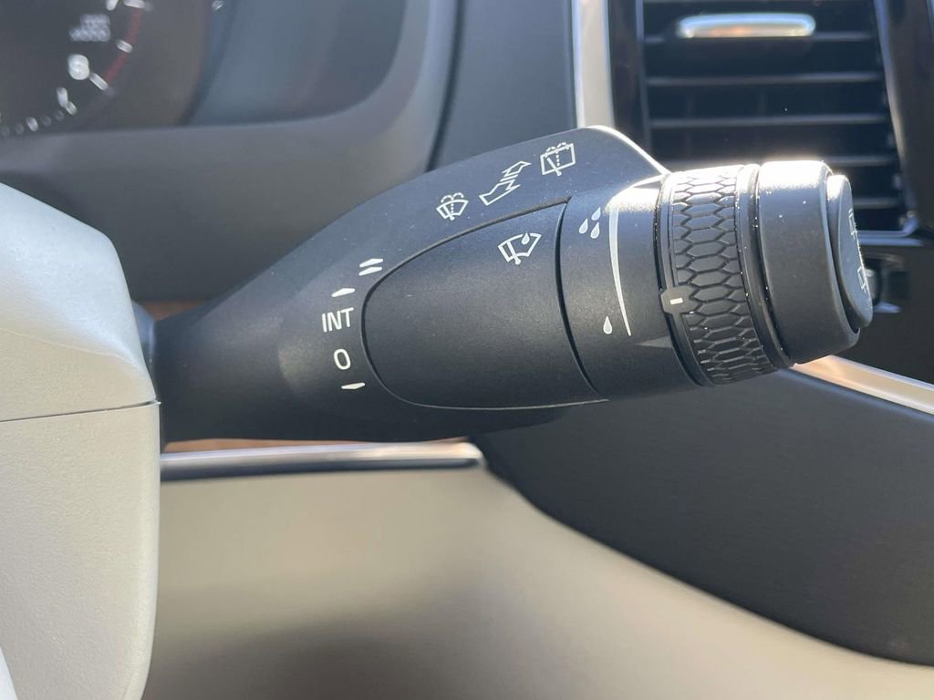 Used 2022 Volvo XC90 T6 Momentum w/ Advanced Package image 25