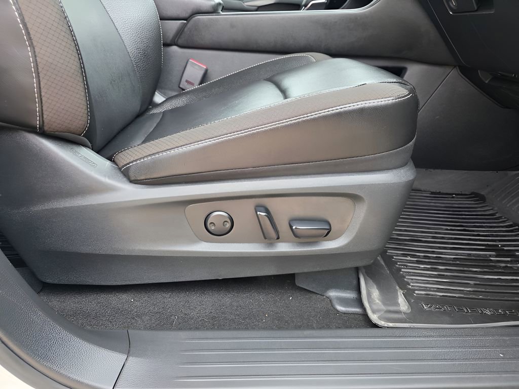 Used 2024 Nissan Pathfinder SL image 12