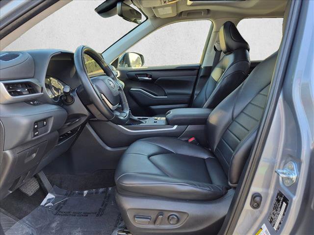 Used 2023 Toyota Highlander XLE FWD image 16