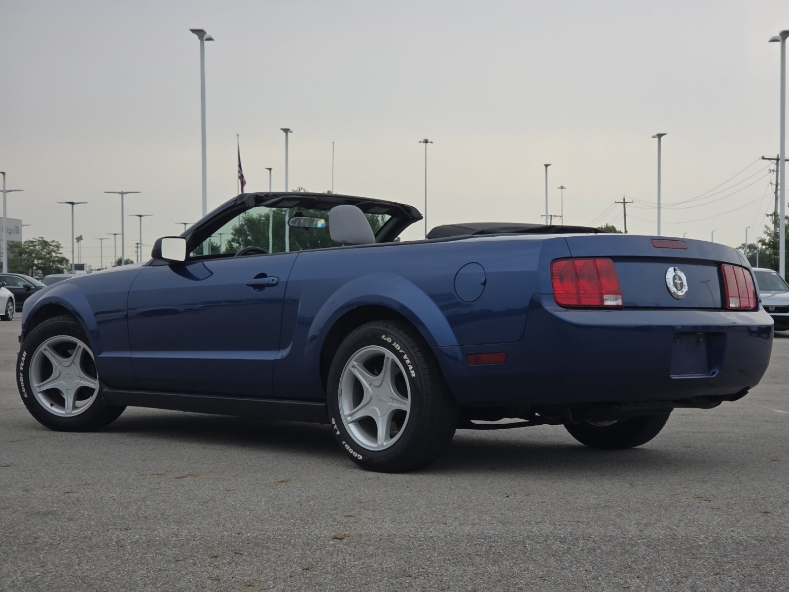 Used 2006 Ford Mustang Convertible RWD image 12