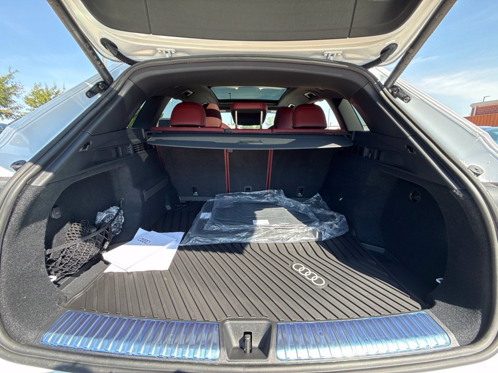 New 2026 Audi SQ5 Prestige AWD/4WD image 19