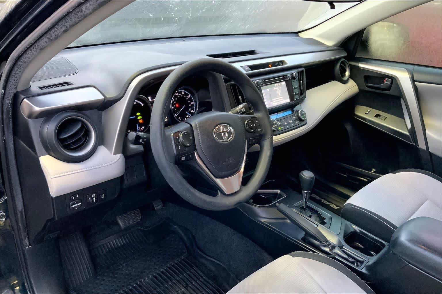 Used 2018 Toyota RAV4 LE AWD/4WD image 23