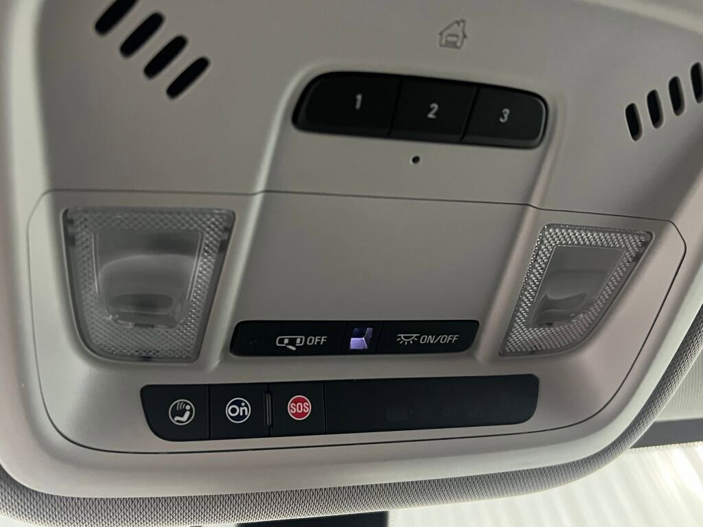 Used 2020 Chevrolet Traverse LT image 15