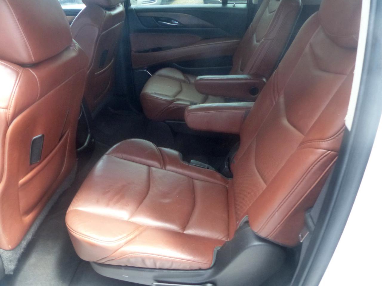 Used 2015 Cadillac Escalade ESV Premium AWD/4WD image 12