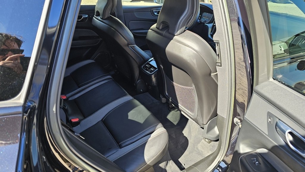 Certified 2022 Volvo XC60 B6 R-Design w/ Climate Package image 9