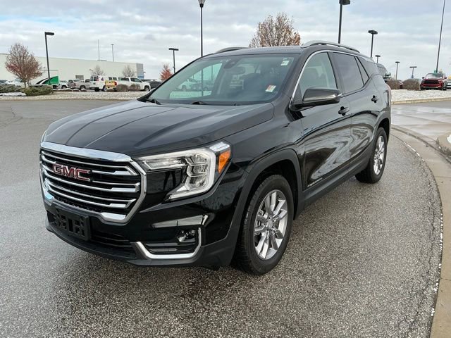 Used 2024 GMC Terrain SLT image 3