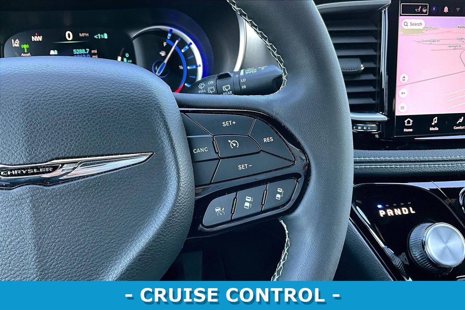 Used 2022 Chrysler Pacifica Limited w/ Uconnect Theater Family Group image 13