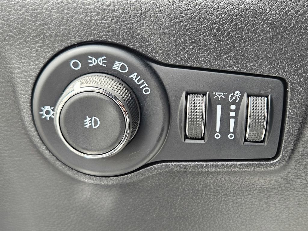 Used 2025 Jeep Compass Trailhawk AWD/4WD image 24