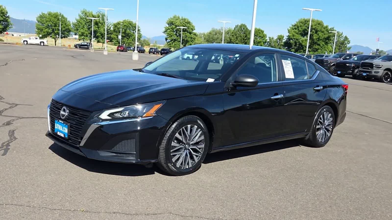 Used 2025 Nissan Altima 2.5 SV FWD image 4