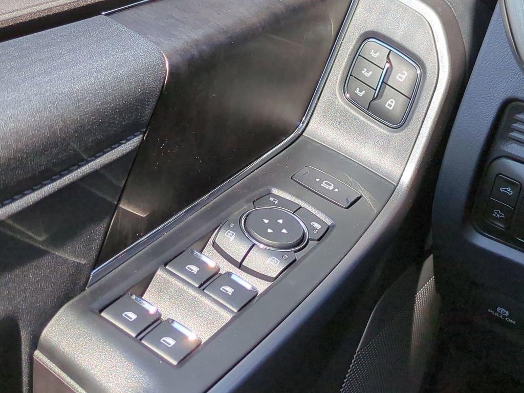 New 2026 Ford F250 Lariat w/ Black Appearance Package image 25