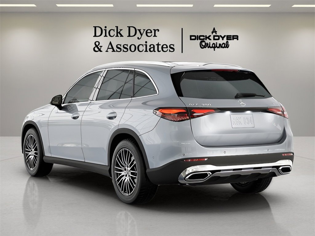 Used 2025 Mercedes-Benz GLC 300 4MATIC image 17