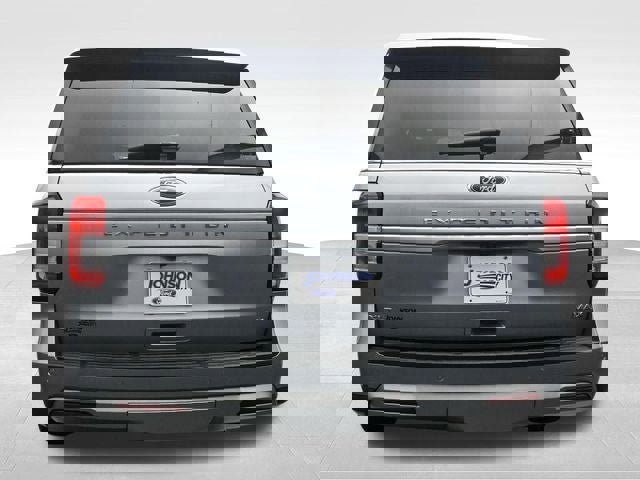 Used 2023 Ford Expedition Max XLT image 7