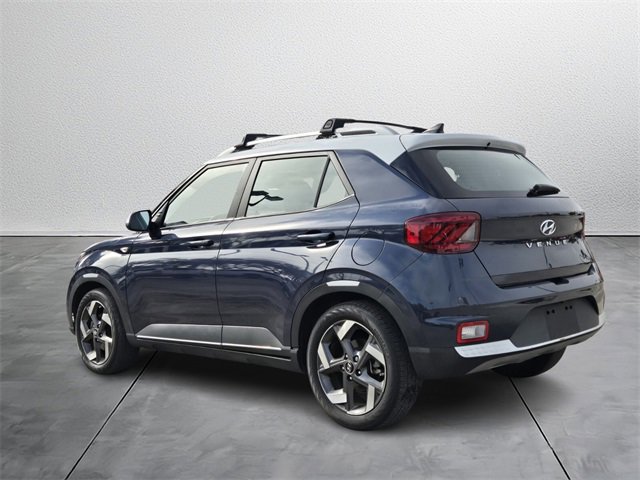 Used 2021 Hyundai Venue image 3