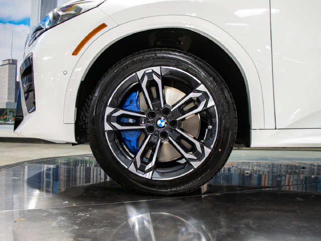 New 2027 BMW X2 xDrive28i w/ Technology Package AWD/4WD image 7