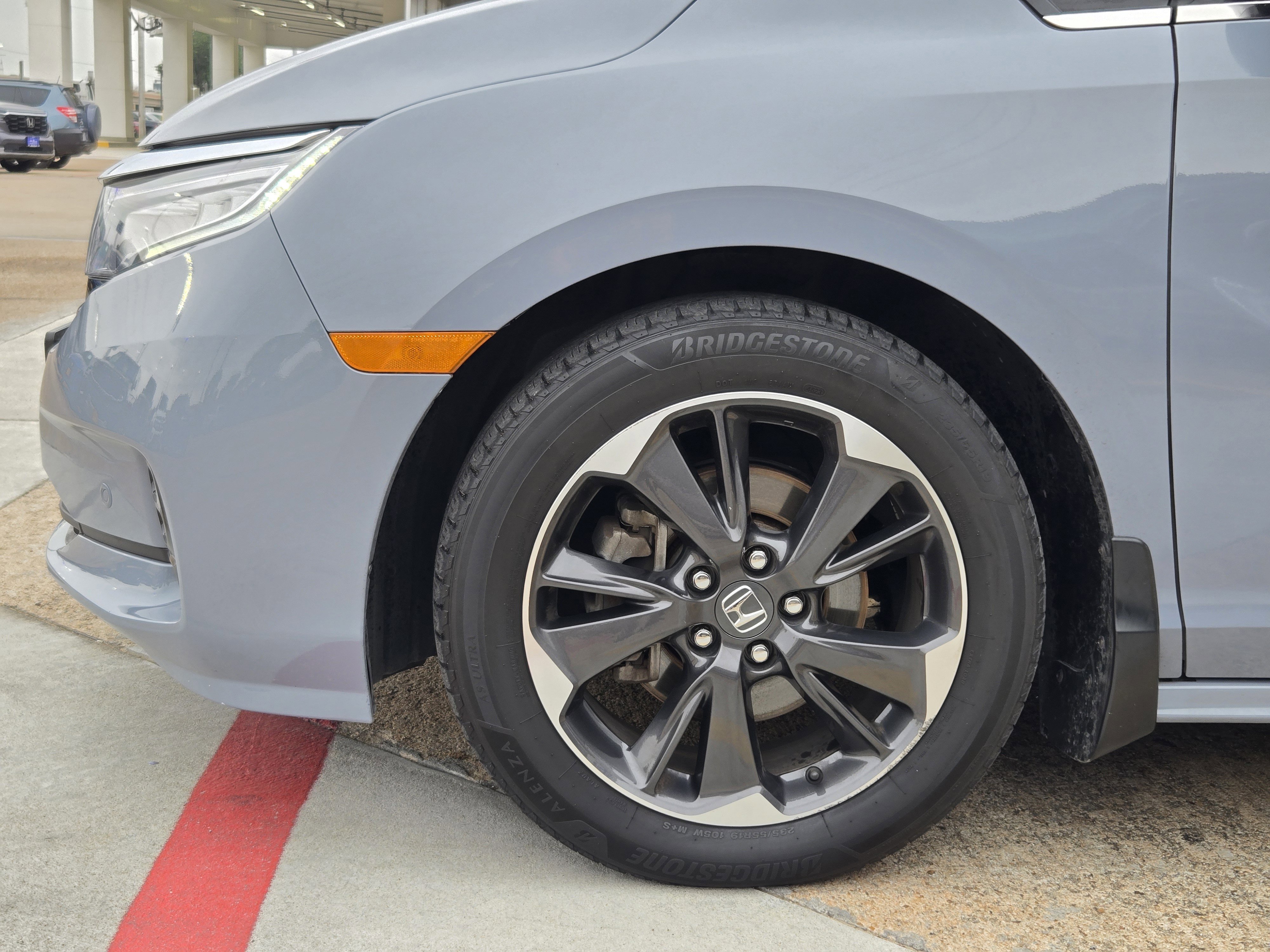 Used 2024 Honda Odyssey Elite image 5
