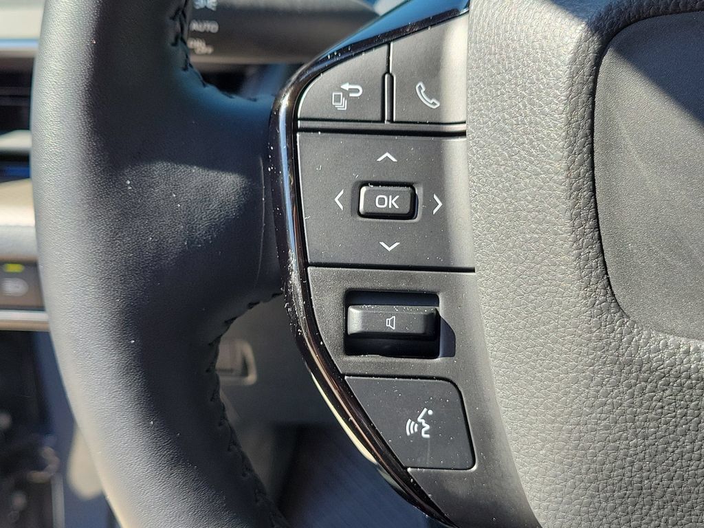 Used 2025 Toyota Prius Limited FWD image 25