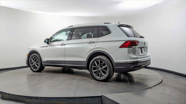 Used 2023 Volkswagen Tiguan SE w/ Panoramic Sunroof Package FWD image 6