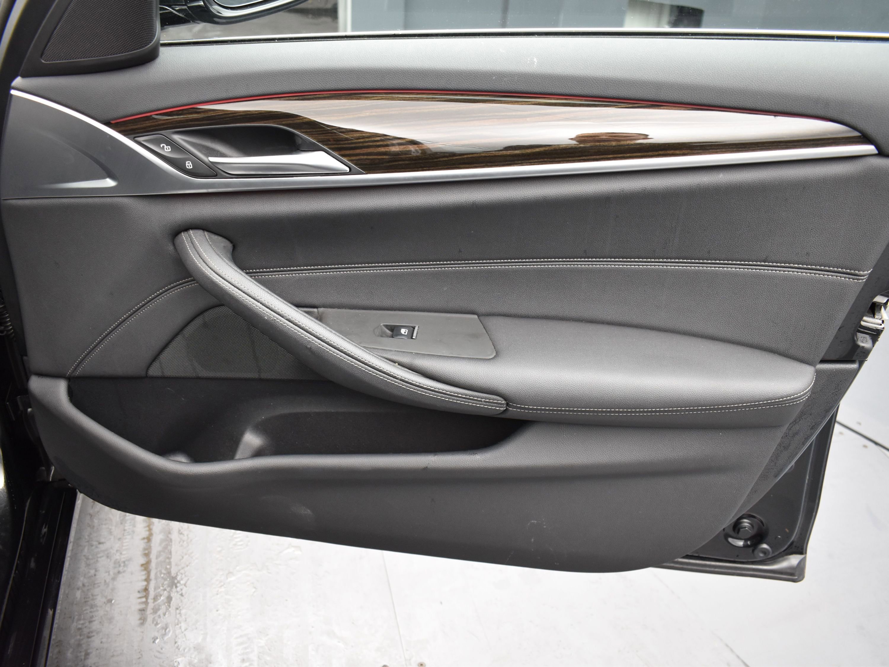 Used 2023 BMW 530i xDrive w/ Convenience Package image 18