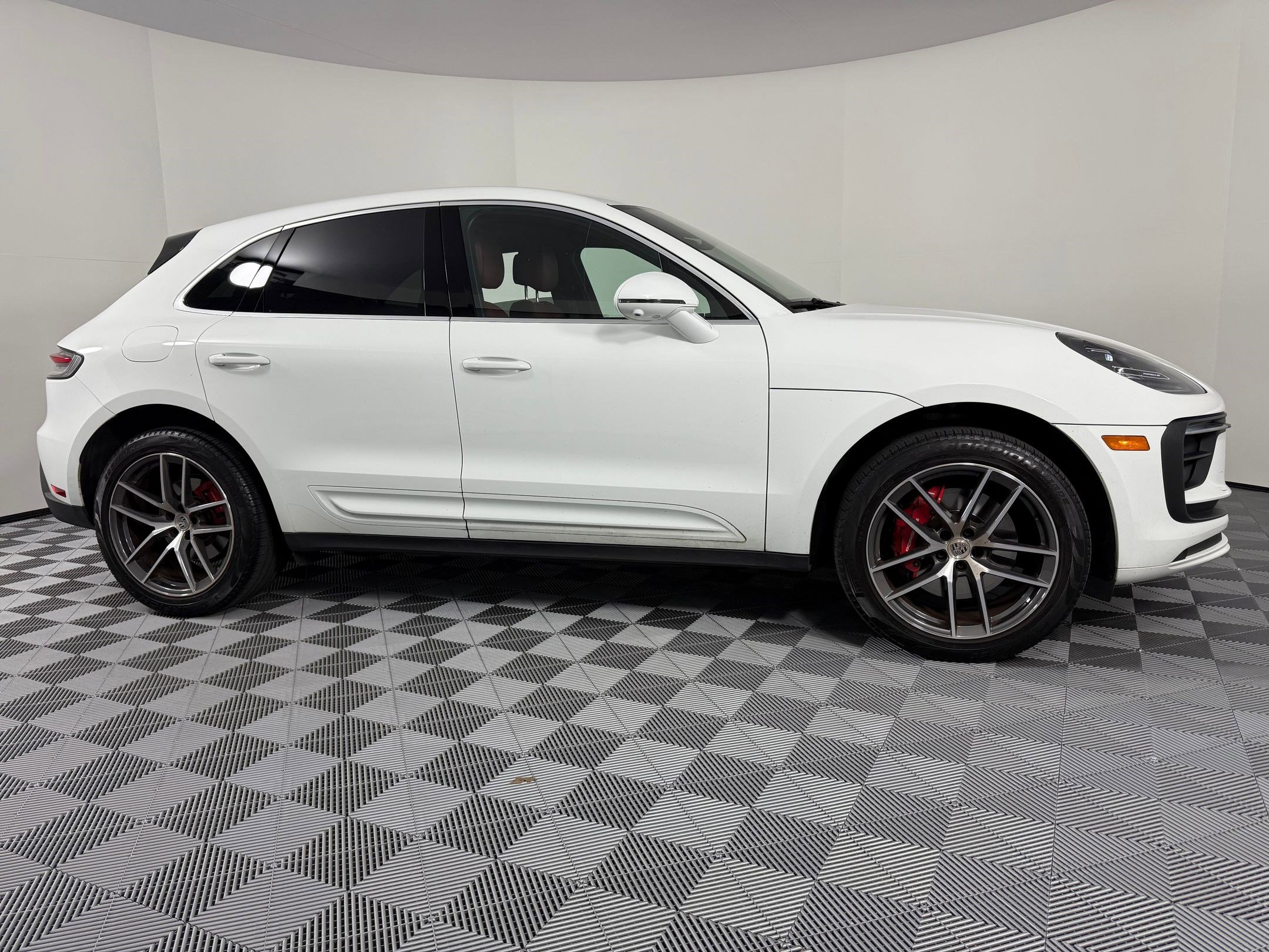 Used 2022 Porsche Macan S image 8