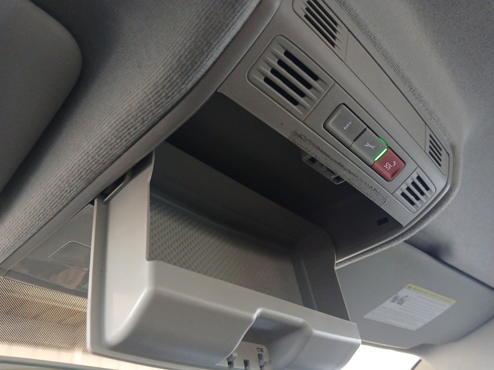 Used 2020 Volkswagen Tiguan S image 22