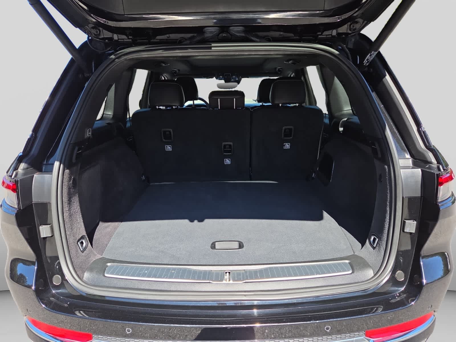 Used 2023 Jeep Grand Cherokee Overland AWD/4WD image 21