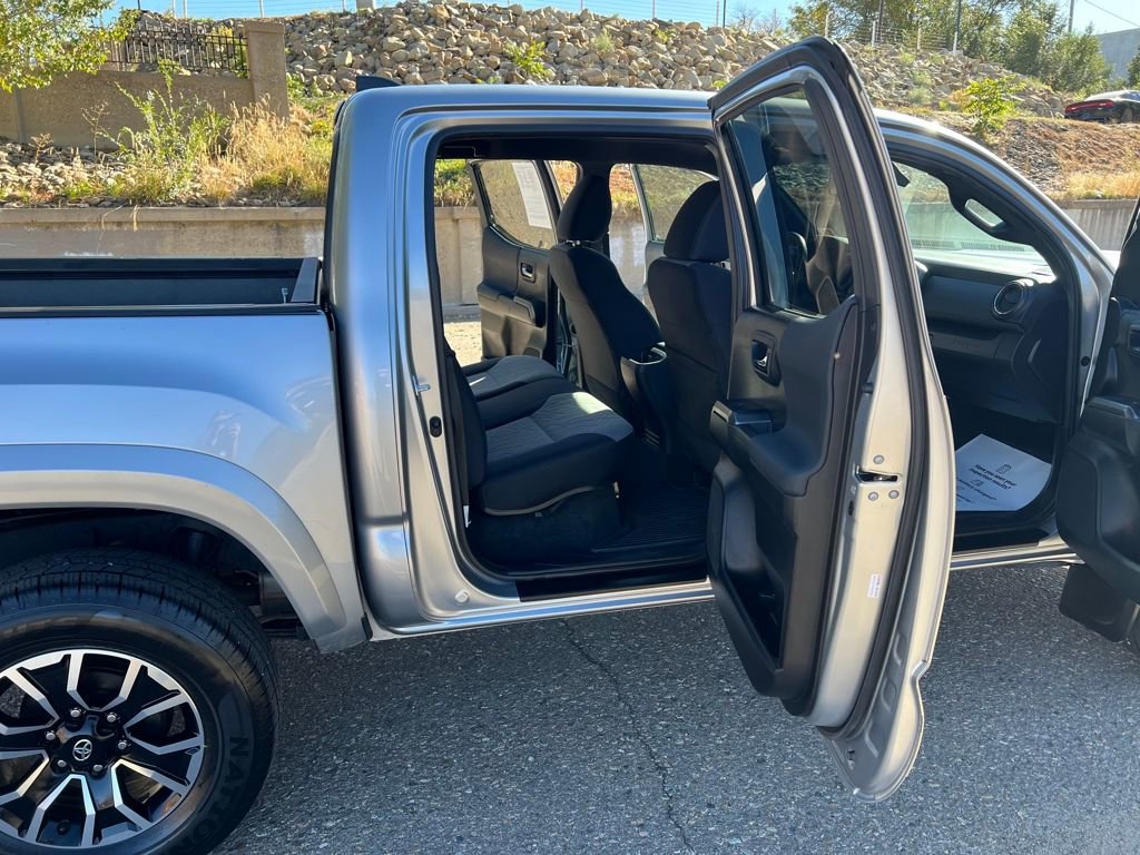 Used 2022 Toyota Tacoma 4x4 Double Cab image 10