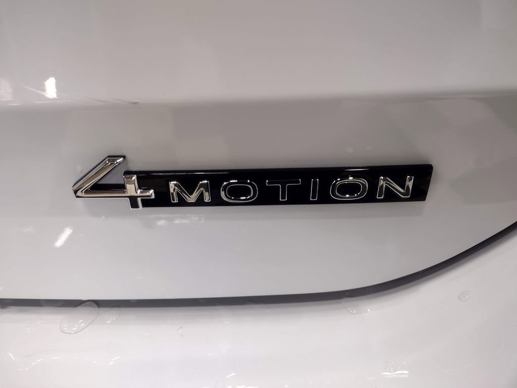 New 2025 Volkswagen Taos SE image 13