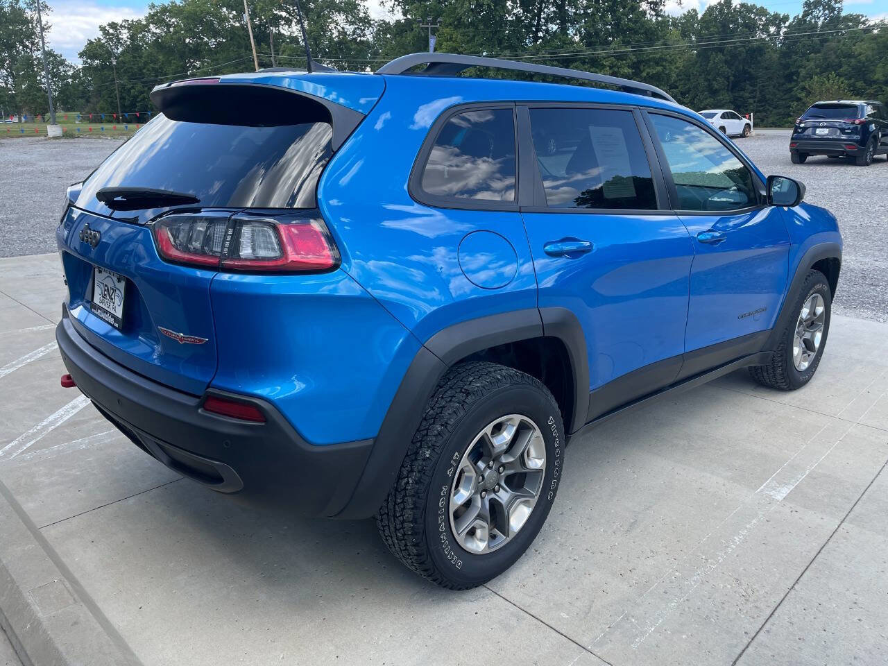 Used 2019 Jeep Cherokee Trailhawk w/ Cold Weather Group image 8